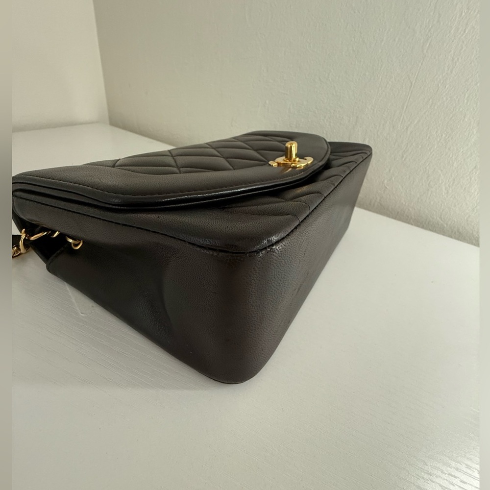CHANEL Vintage Small Diana Flap Bag - Picture 4 of 13